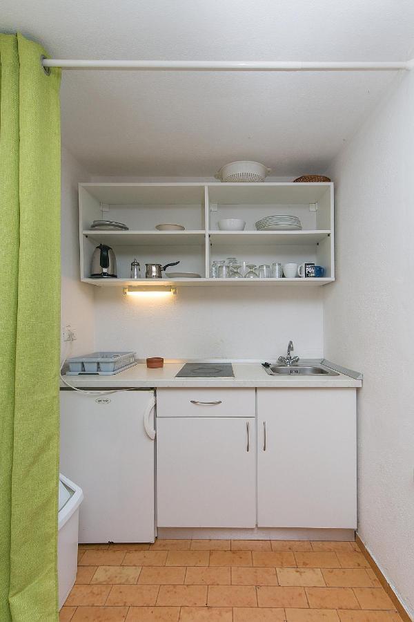 Apartments By The Sea Brela, Makarska - 16950 ภายนอก รูปภาพ