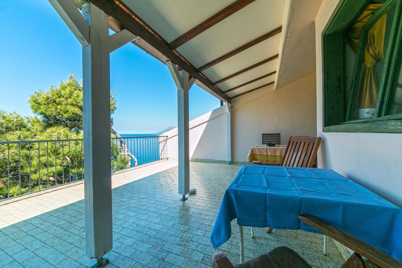 Apartments By The Sea Brela, Makarska - 16950 ภายนอก รูปภาพ