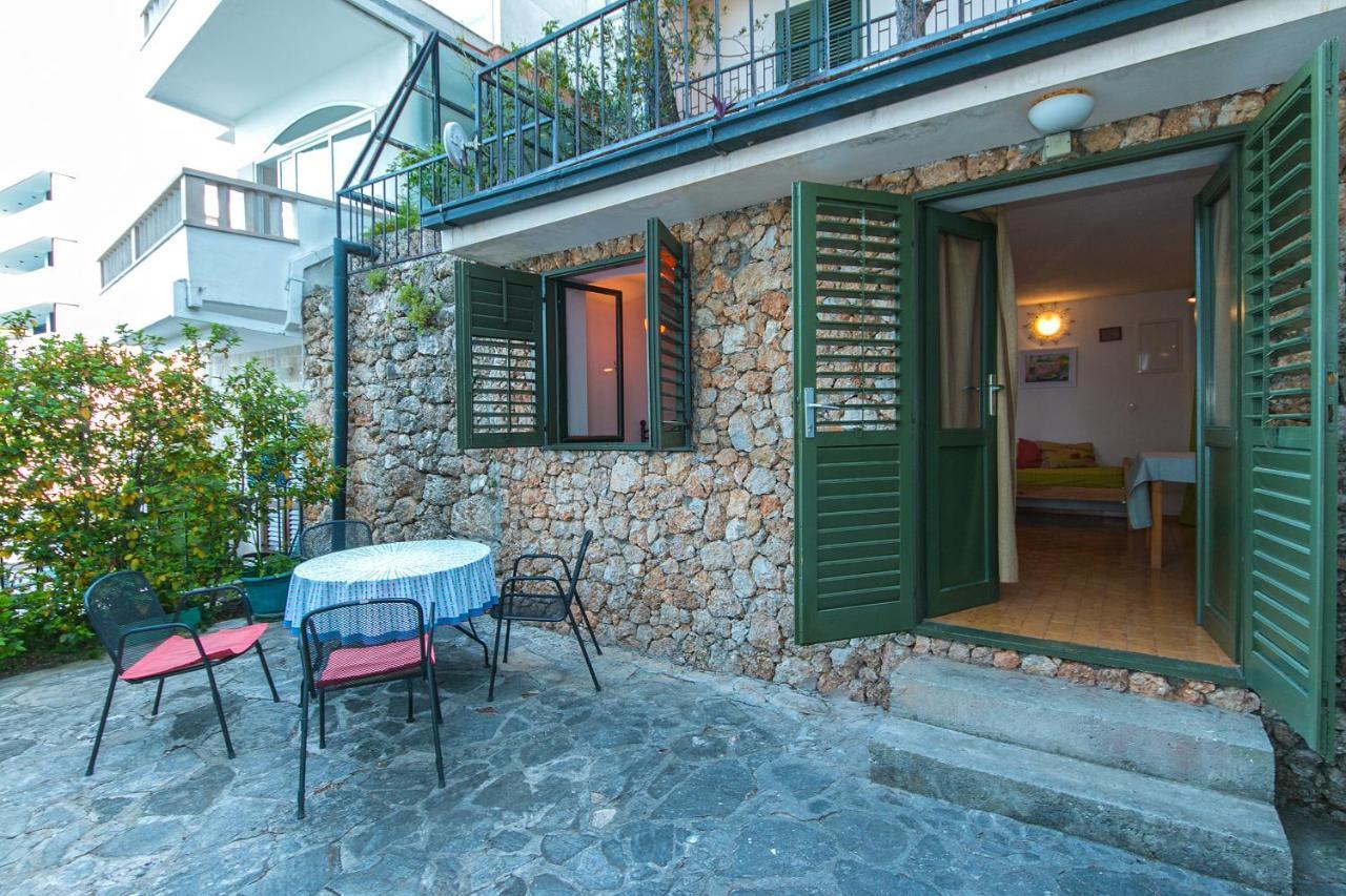 Apartments By The Sea Brela, Makarska - 16950 ภายนอก รูปภาพ