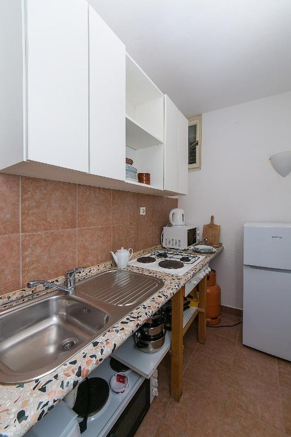 Apartments By The Sea Brela, Makarska - 16950 ภายนอก รูปภาพ