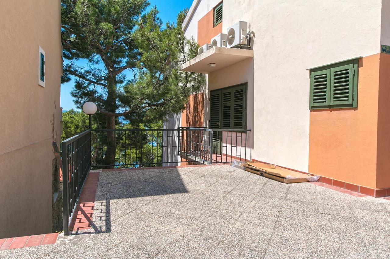 Apartments By The Sea Brela, Makarska - 16950 ภายนอก รูปภาพ